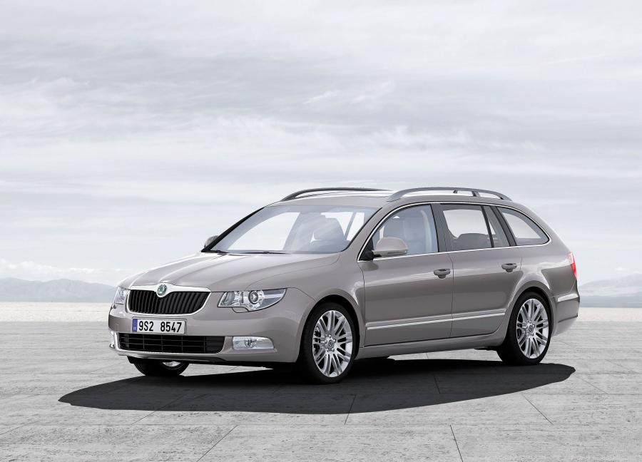  Skoda Superb Combi 2009 года  (фото 12 из 74)